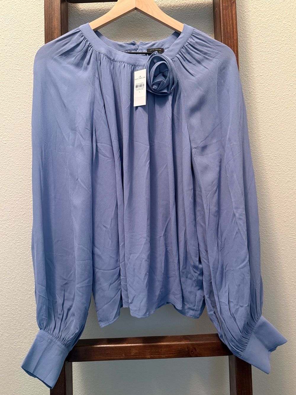 Ann Taylor Blue Rosette Neck Long Sleeve Blouse – Size Large – NWT